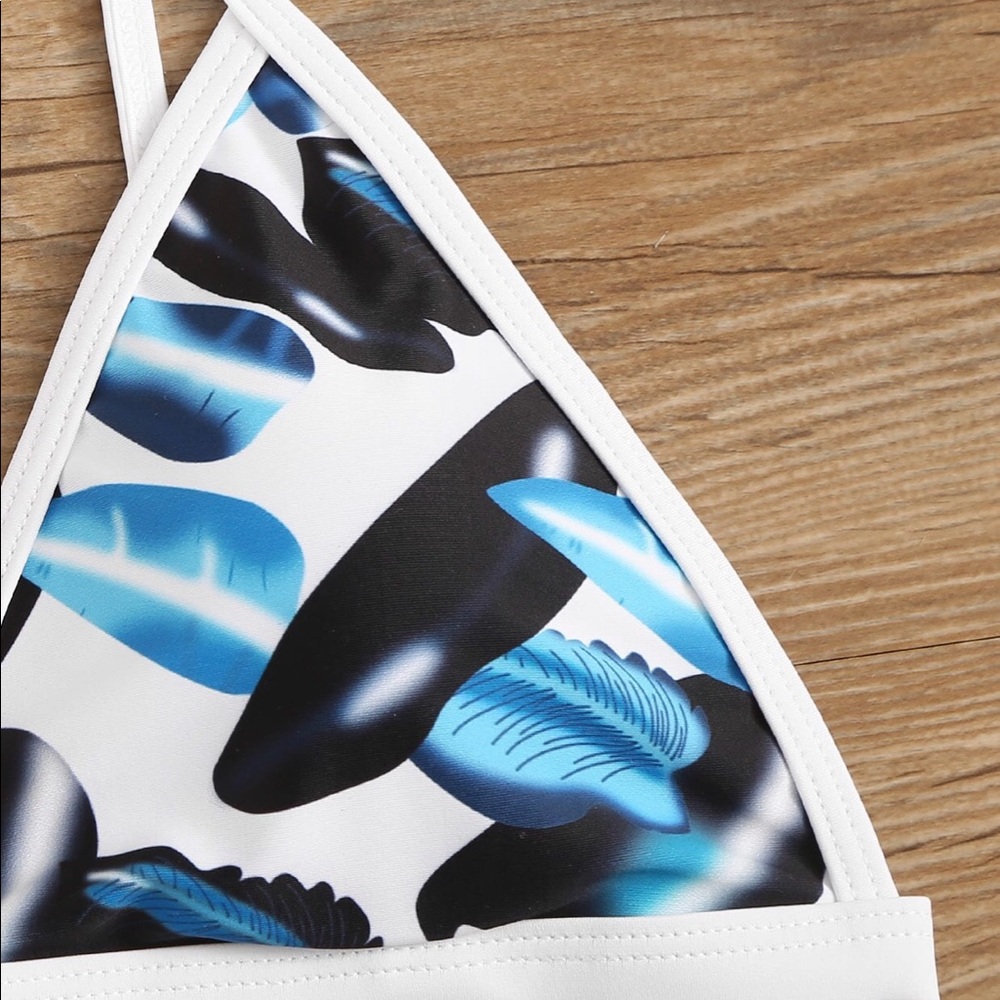 ๐Leaf Print Triangle Bikini Set๐ - Picture 3 of 7